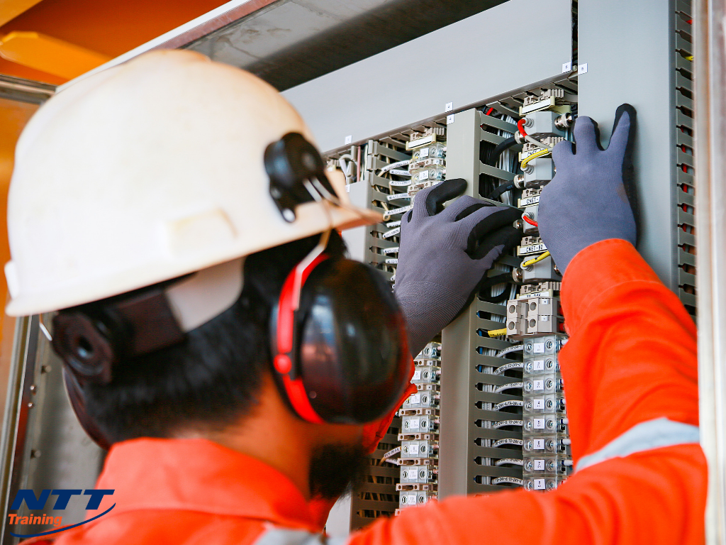 Basics of Programmable Logic Controllers: What Do Employees Need to Know?